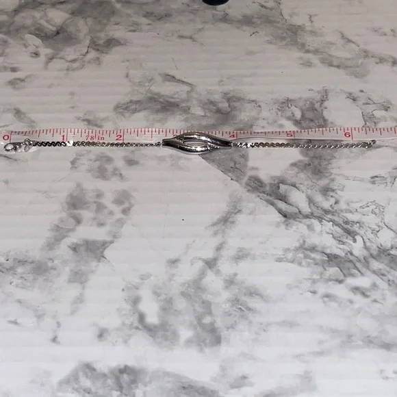 Vintage signed monet silver tone bracelet - Picture 2 of 5